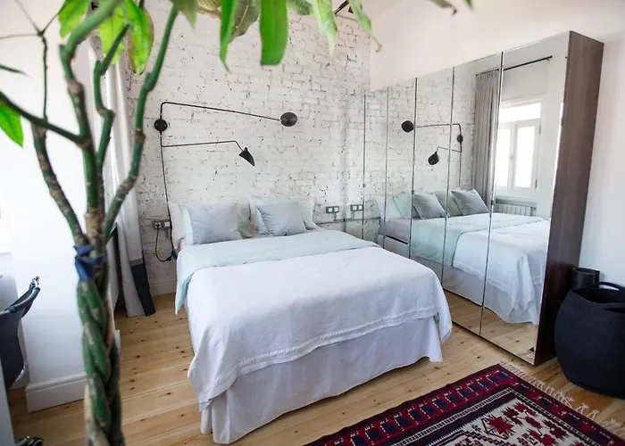 Bright Cool 1bed1bath Stylish Home! #376 דירה *