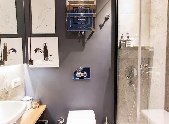 Bright Cool 1bed1bath Stylish Home! #376 *