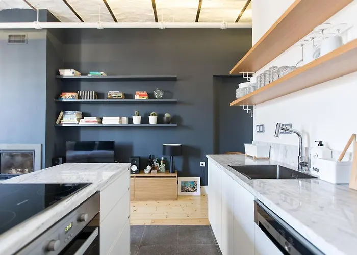 Bright Cool 1bed1bath Stylish Home! #376 *