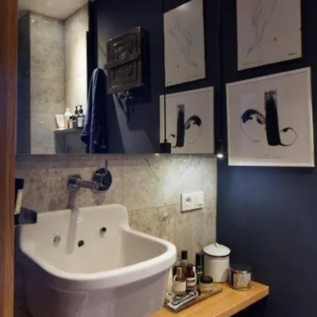 Bright Cool 1bed1bath Stylish Home! #376